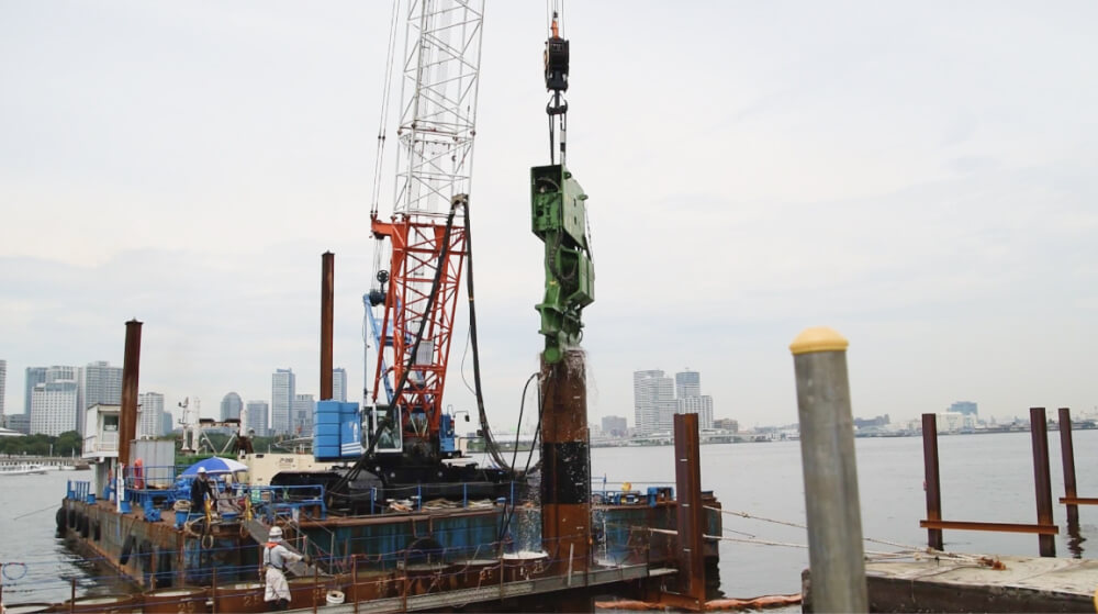 海を舞台に、社会を支える仕事。